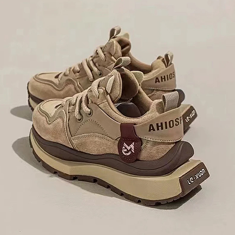 Street Fashion Rome - 2025, Original Retro-Luxus-Turnschuhe für Damen, Design,
