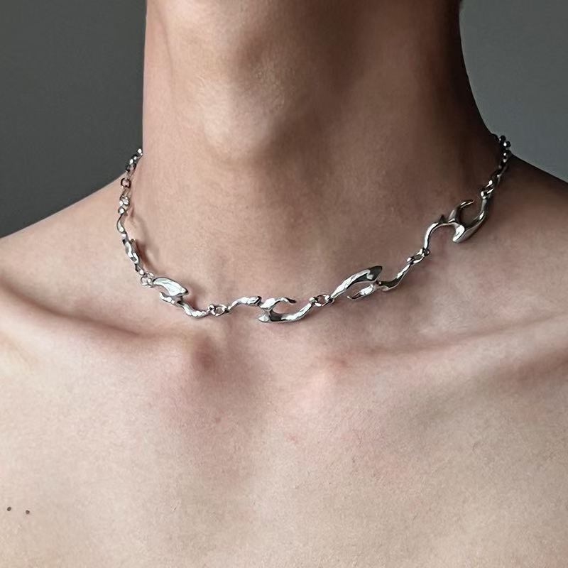 Unregelmäßig geformte Metall-H – Street Fashion Trend 2025 Bewertung und Preis